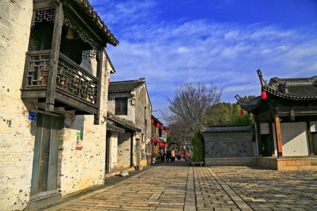 救护车坐地起价？公益属性“不容砍价”！对于这件事你的看法是什么？